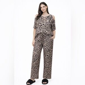 🔥🔥LANDA Leopard Print Cold Shoulder Top And Bottom Lounge Set Size XS